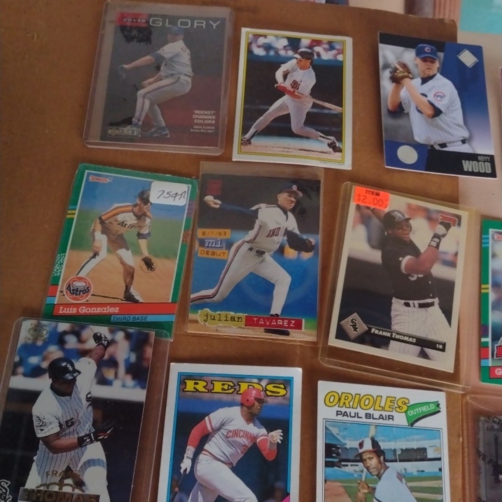 Assorted Baseball Trading Cards Collection - Picture 5 of 5